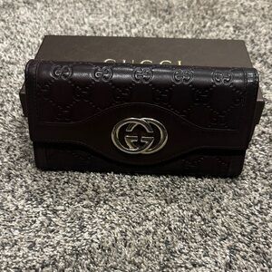 🤎🤎Gucci Dark Brown Embossed Logo Wallet